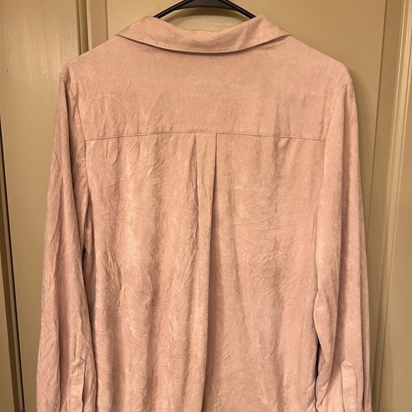 Gorgeous Super Soft Pink Chicos Button Down Top - Picture 3 of 4